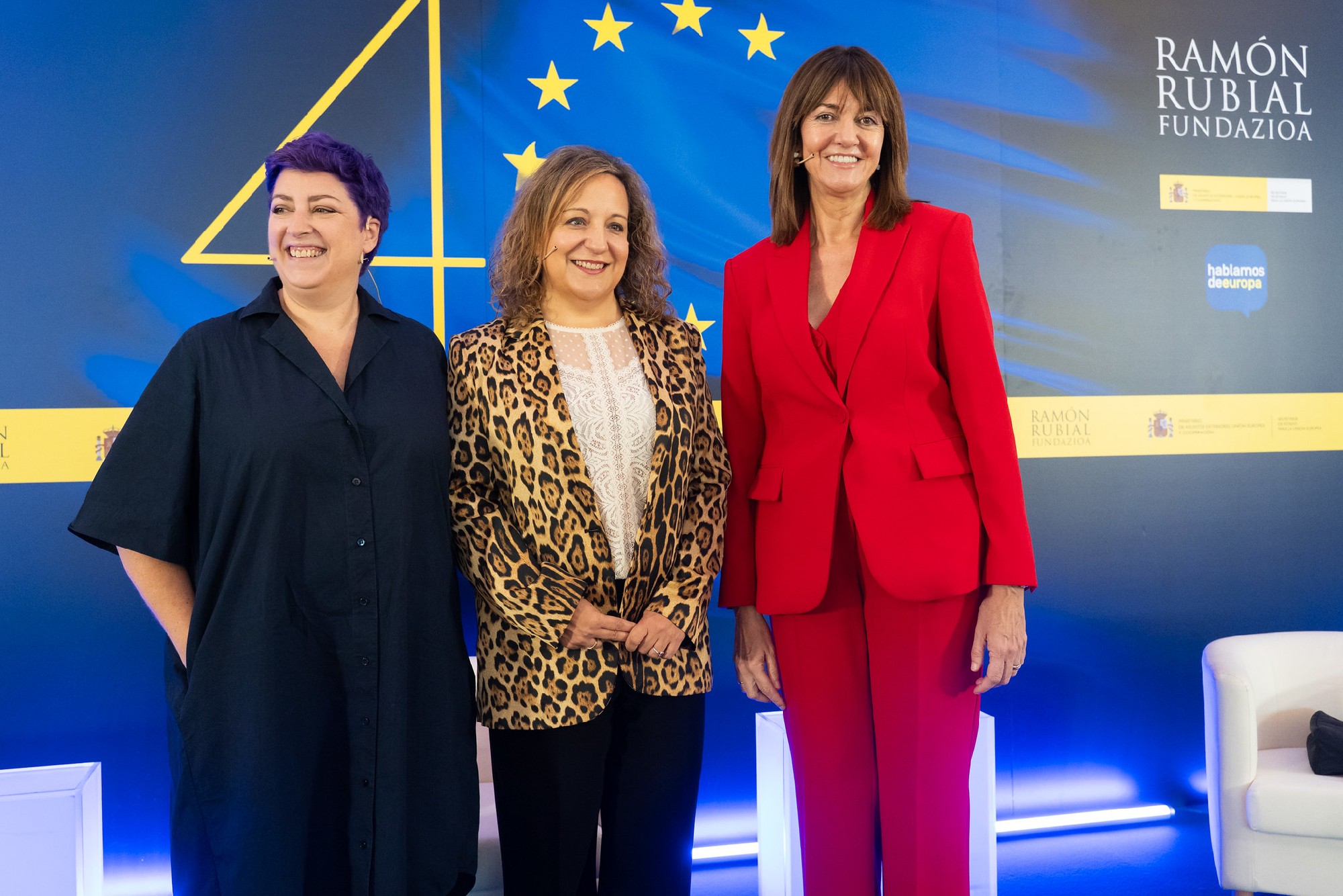 La presidenta de la Fundación Ramón Rubial, Eider Gardiazabal, la presidenta del Grupo Socialistas y Demócratas de Europa en el Parlamento Europeo, Iratxe García, y la europarlamentaria Idoia Mendia, en el Foro de Debate Europeo | Foto: Socialistas Vascos