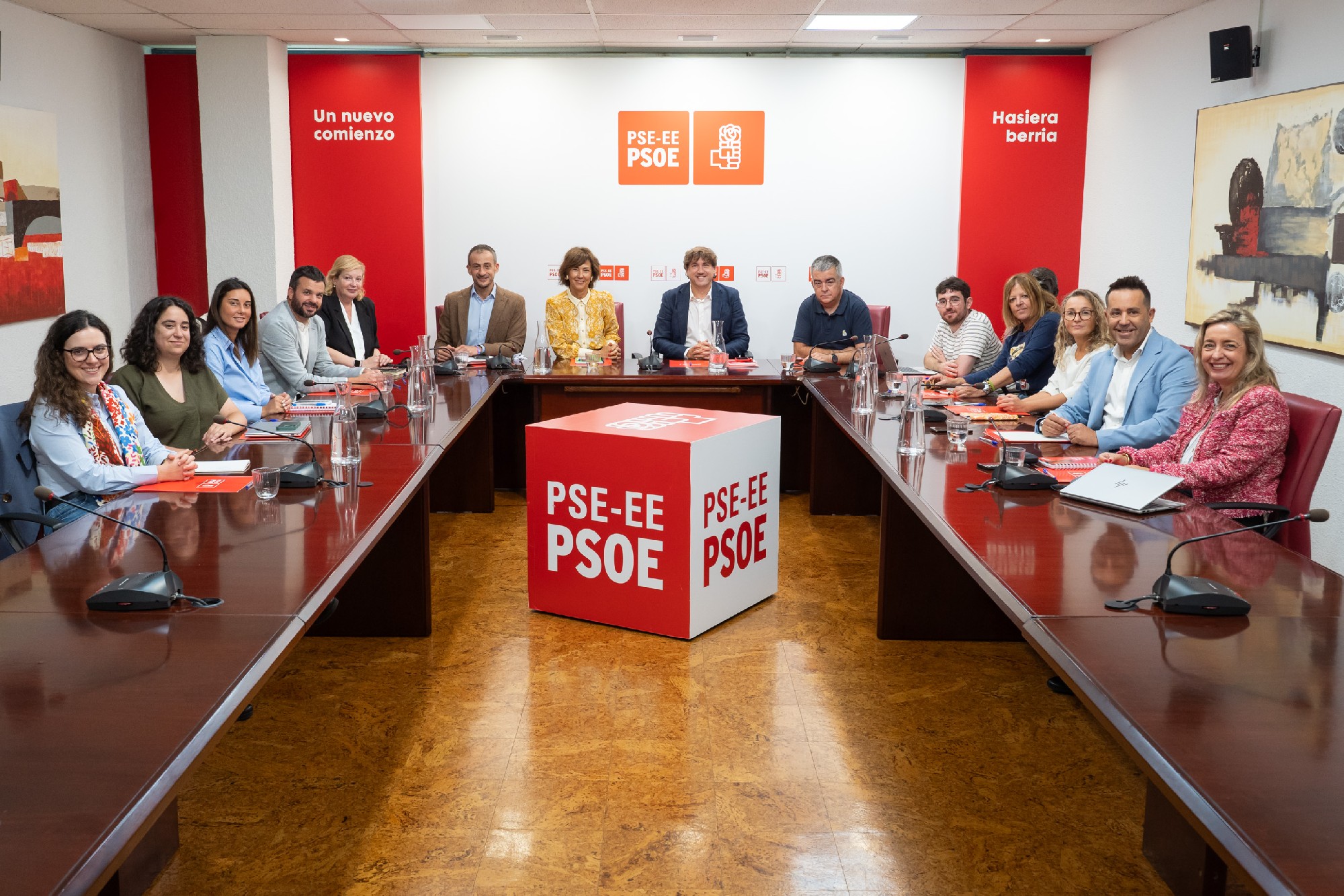 El Secretario General del PSE-EE, Eneko Andueza, en la reunión mantenida con el Grupo Parlamentario Socialistas Vascos-Euskal Sozialistak | Foto: Socialistas Vascos