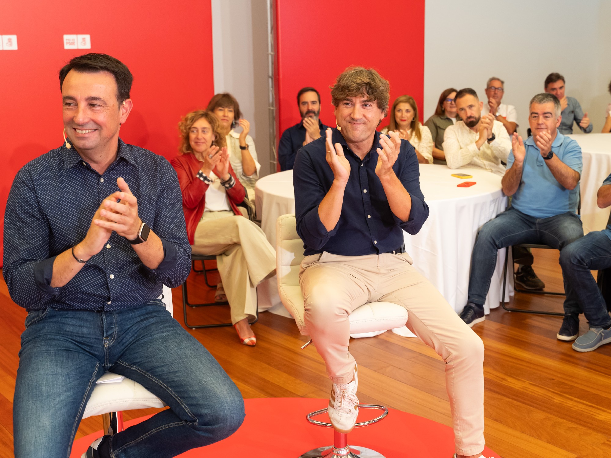 El Secretario General del PSE-EE, Eneko Andueza, junto al vicelehendakari Mikel Torres, en la reunión con los cargos socialistas del Gobierno Vasco | Foto: Socialistas Vascos