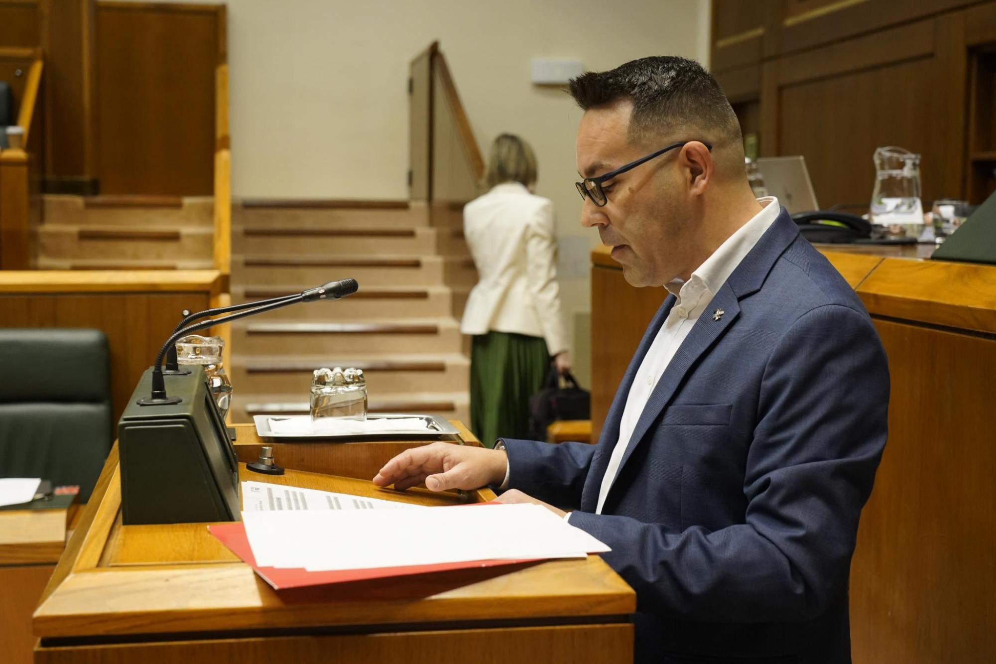 El portavoz de Asuntos Europeos y Acción Exterior, Jorge Juez, interviene en el Parlamento Vasco.