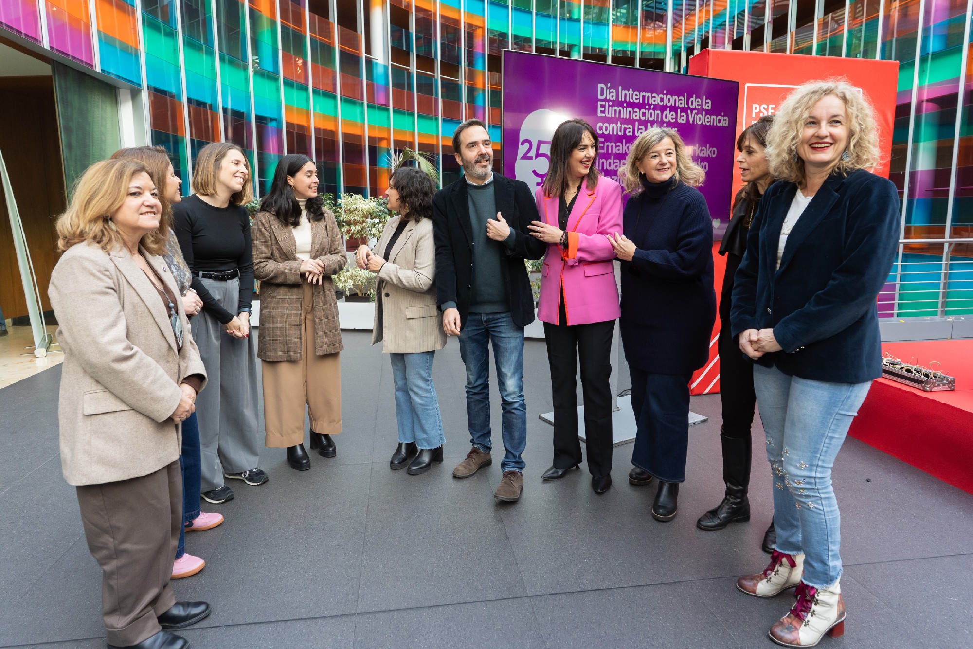 La Presidenta del PSE-EE, Cristina González, en la apertura de la jornada “Hacia una vida libre de la violencia de género”, organizada por la Secretaría de Igualdad del PSE-EE, Ana López de Uralde, en la que han participado expertas, activistas y responsables institucionales | Foto: Socialistas Vascos