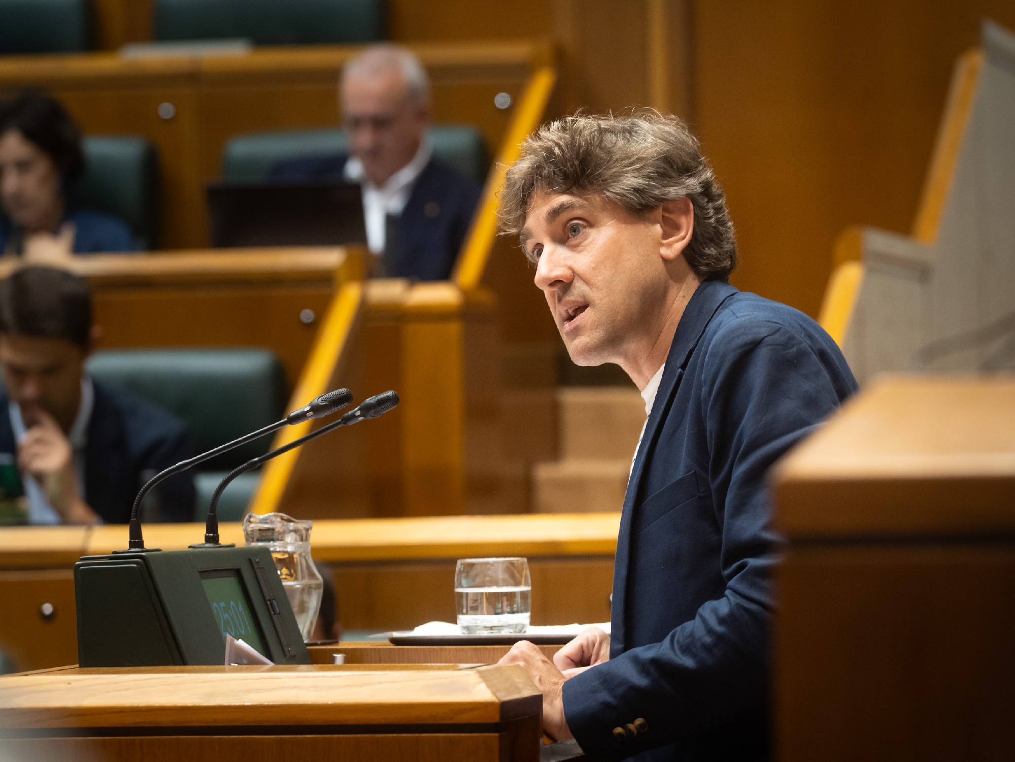 El Secretario General del PSE-EE, Eneko Andueza, durante el pleno monogr&aacute;fico del Parlamento Vasco | Foto: Socialistas Vascos