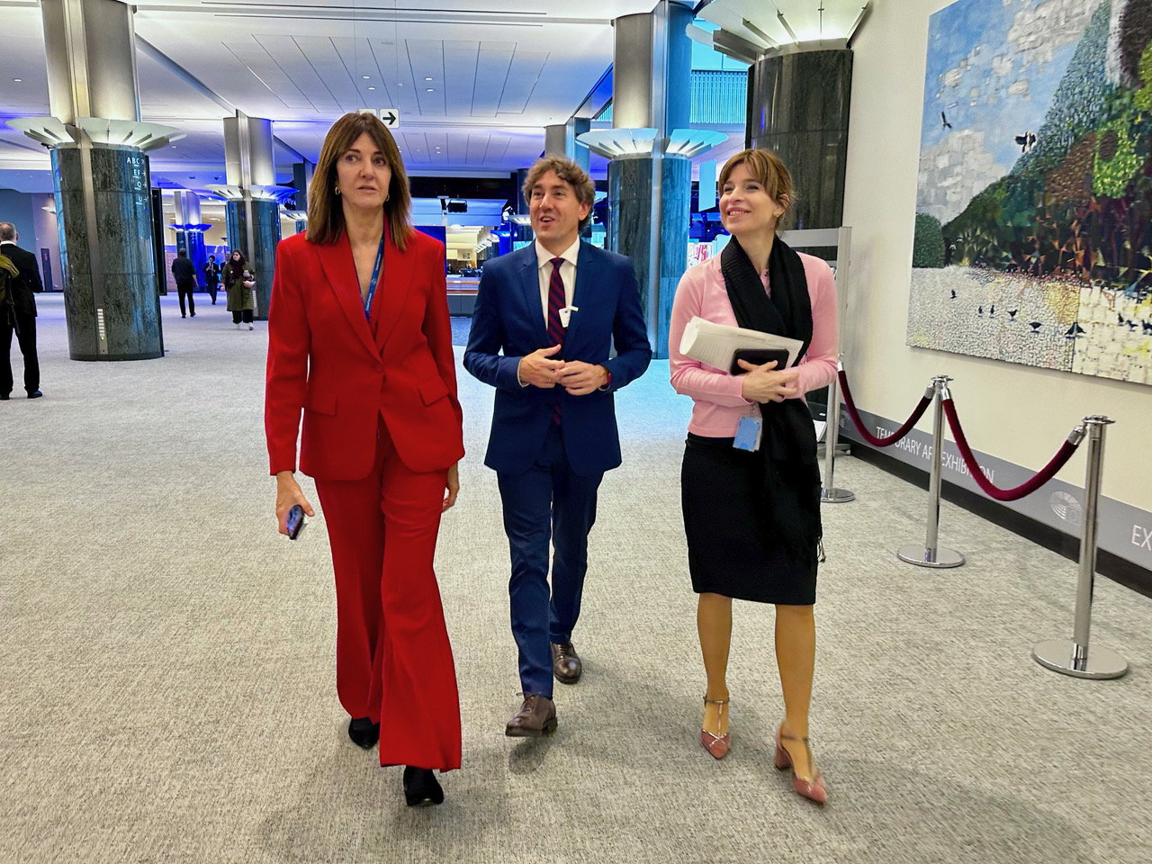 El Secretario General del PSE-EE, Eneko Andueza, en Bruselas junto a la eurodipuatada Idoia Mendia y la vicepresidenta de la Comisión de Exteriores del Parlamento Europeo, Hana Jalloul | Foto: Socialistas Vascos
