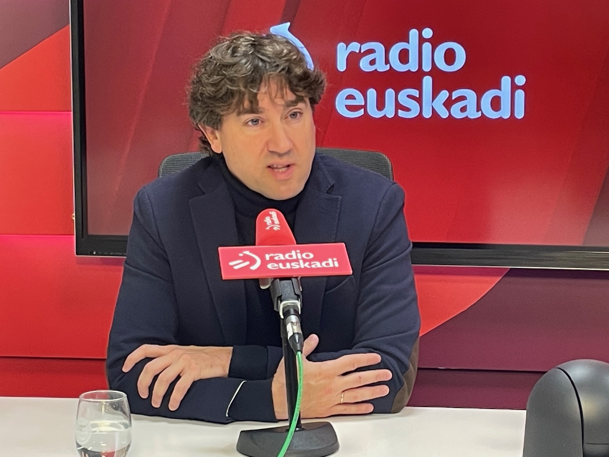 El Secretario General del PSE-EE, Eneko Andueza, durante la entrevista en "Boulevard" de Radio Euskadi | Foto: Socialistas Vascos