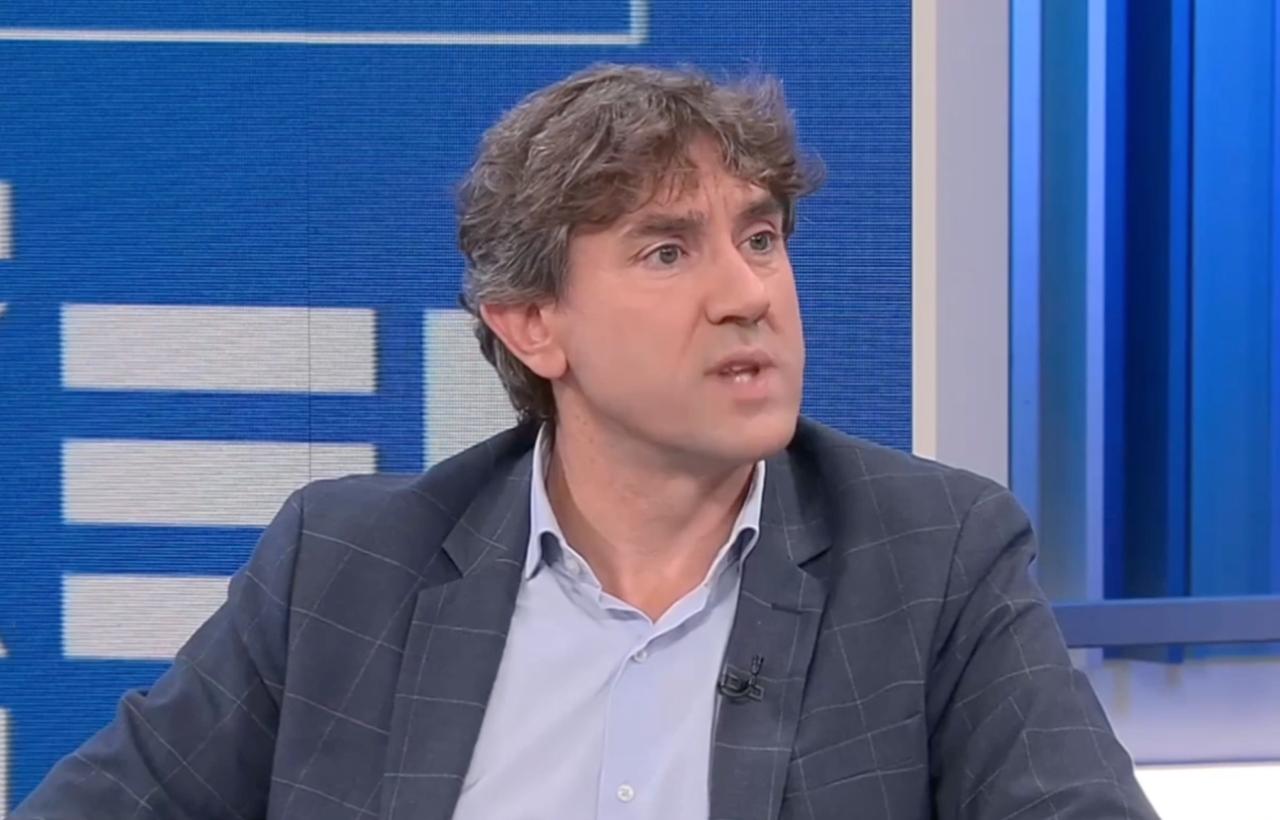 El Secretario General del PSE-EE, Eneko Andueza, durante la entrevista en "En Jake" | Foto: Socialistas Vascos