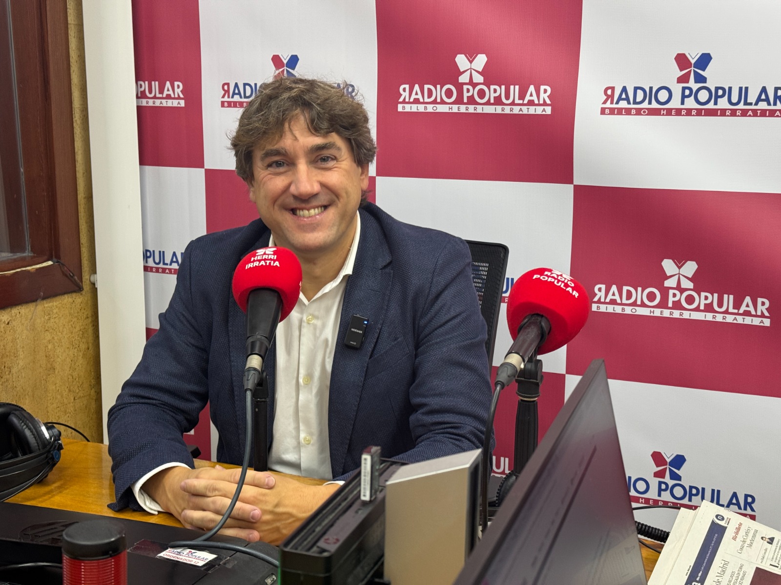 El Secretario General del PSE-EE, Eneko Andueza, en la entrevista para Radio Popular-Herri Irratia| Foto: Socialistas Vascos