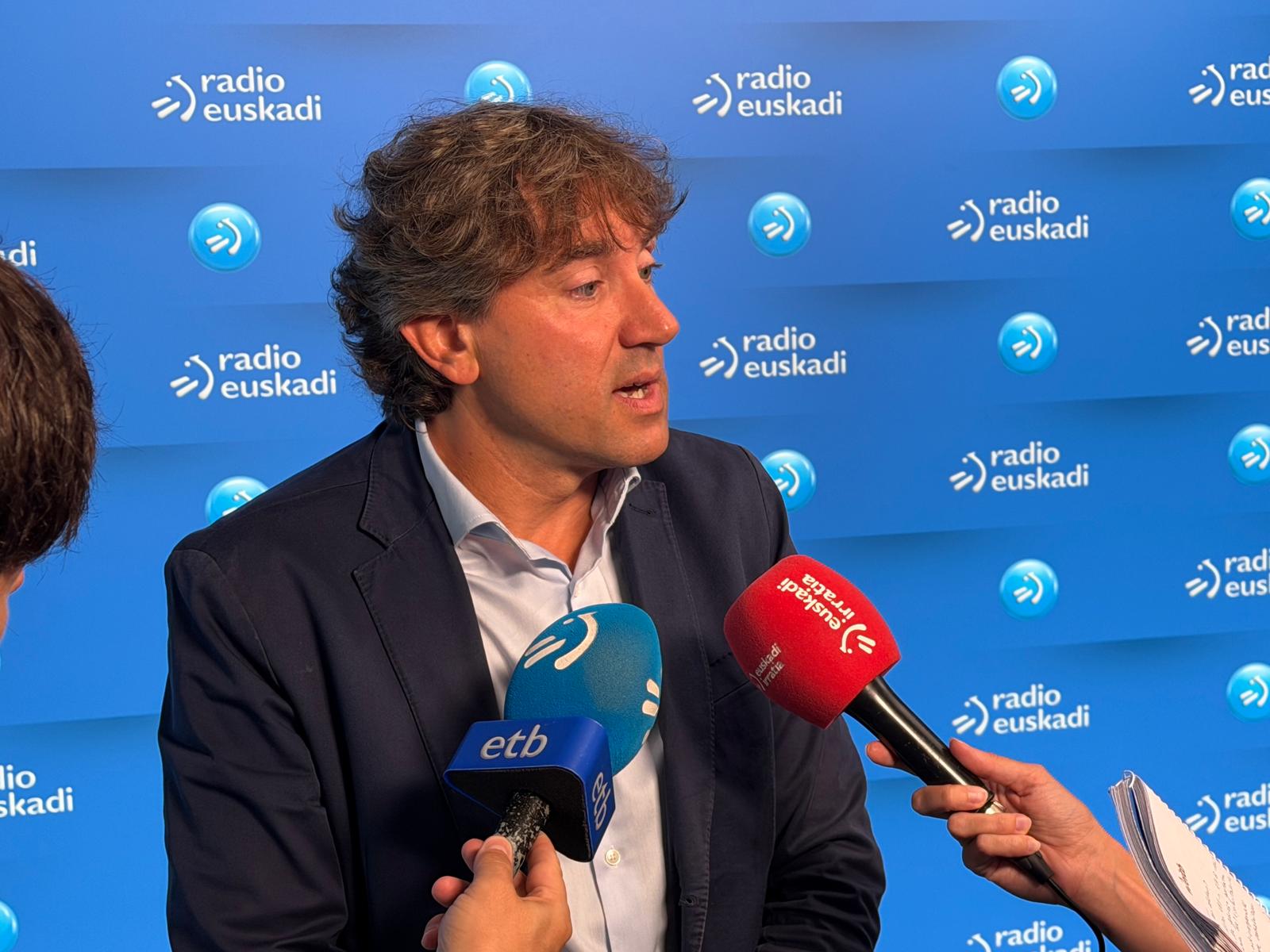 El Secretario General del PSE-EE, Eneko Andueza, en la entrevista en Radio Euskadi | Foto: Socialistas Vascos