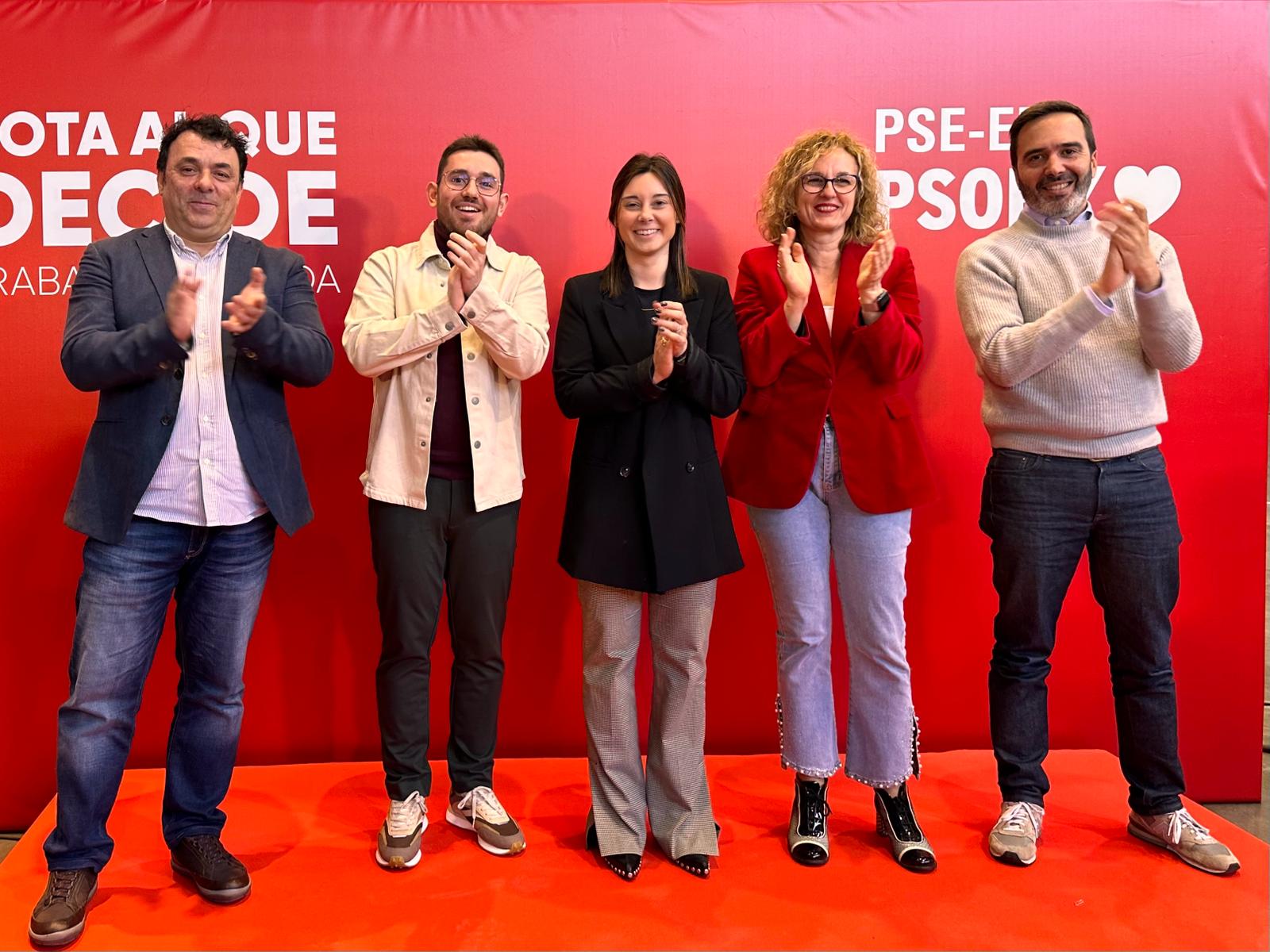 Aroa Jilete junto a Michel Montes, Adrián Fernández, Cristina González y Javier Hurtado. Foto: Socialistas Vascos