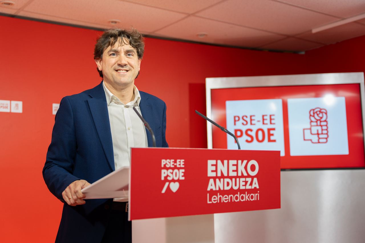 El Secretario General del PSE-EE, Eneko Andueza, durante la comparecencia para valorar la convocatoria de elecciones en Euskadi | Foto: Socialistas Vascos